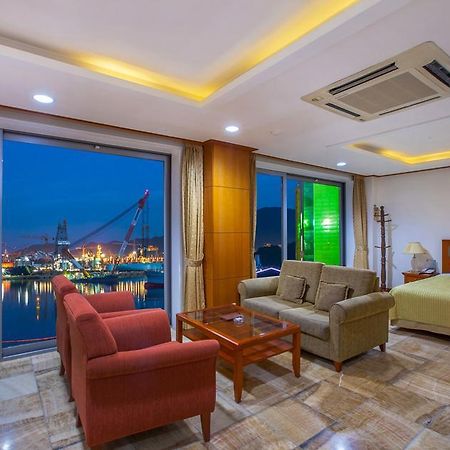 Geoje Island Hotel ภายนอก รูปภาพ